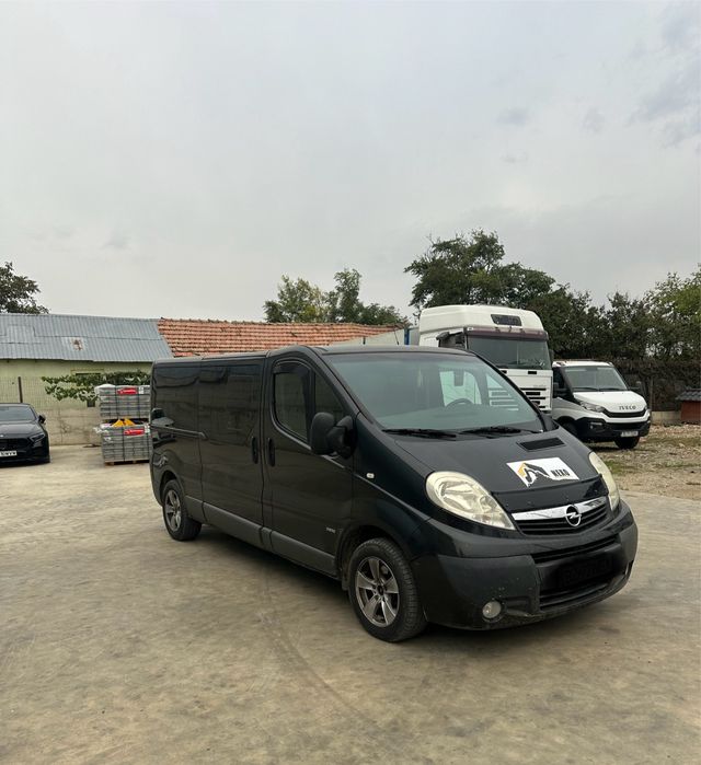 Opel Vivaro 8+1 locuri extra lung si clima pe spate