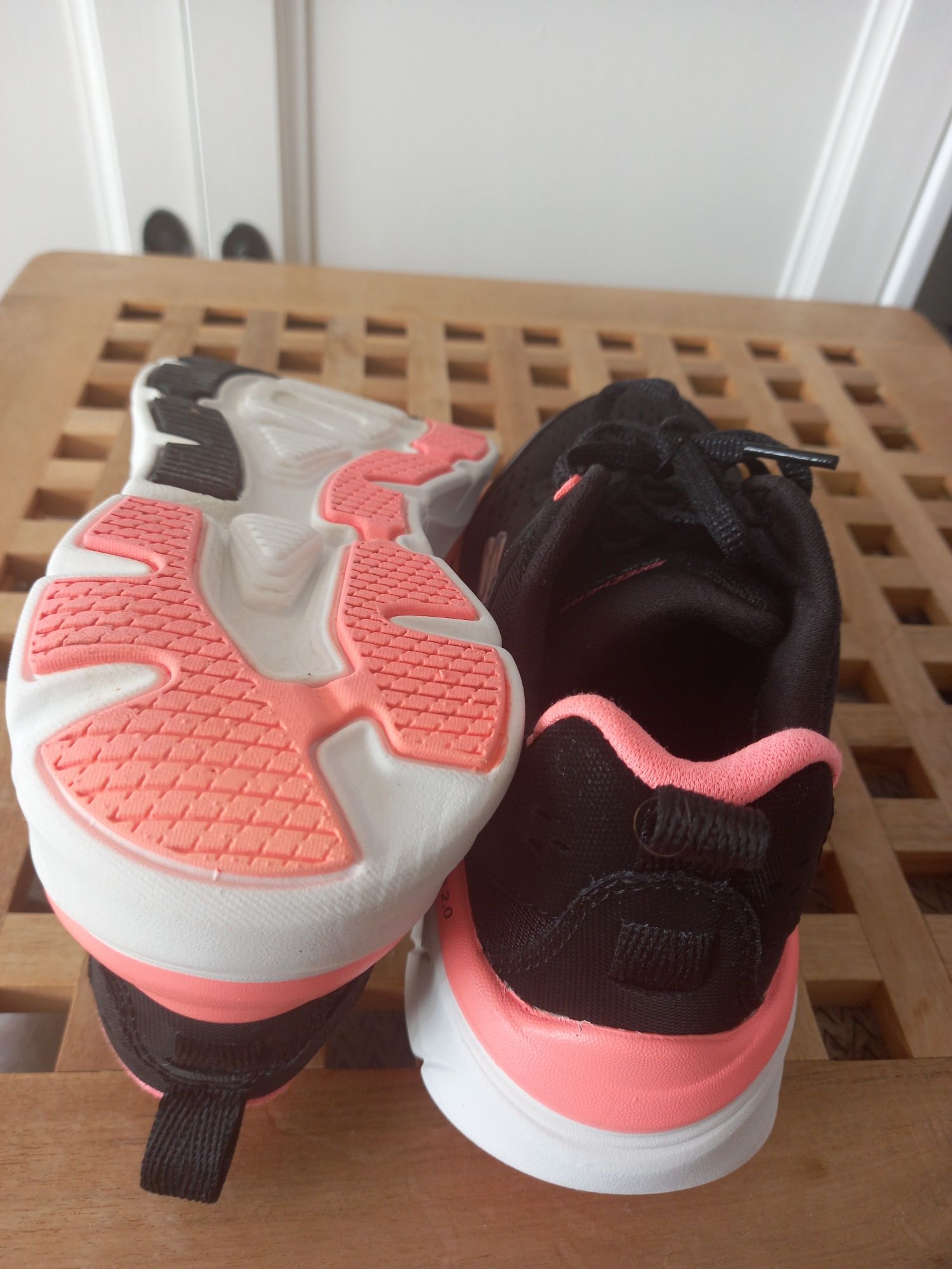 Skechers D’Lux Walker 2.0