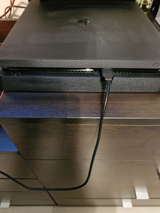 Продавам! PS 4 - 1 TB