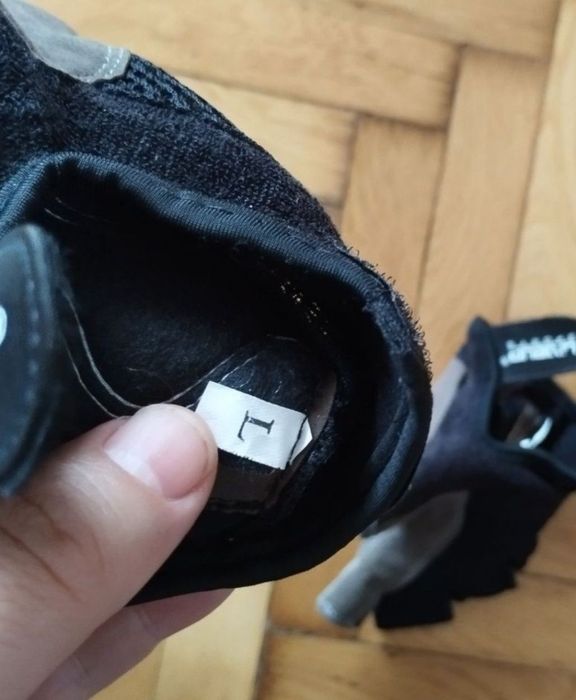 De vânzare o pereche de 
Starea produsului este noua, conform fotograf