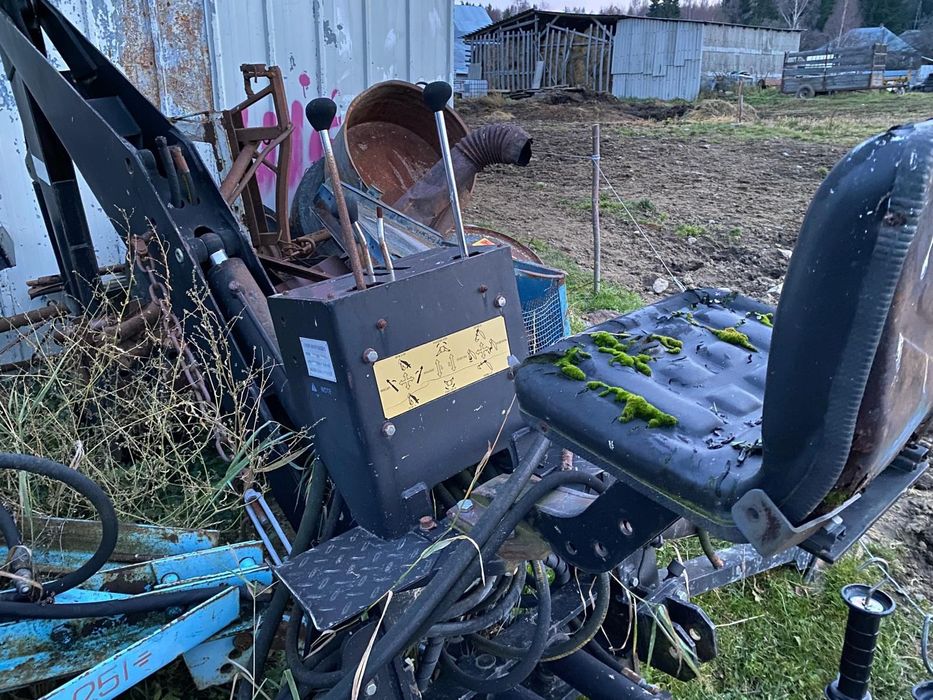 Vand tractor cu plug si alte piese