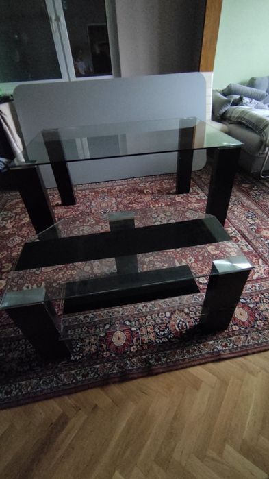 Продавам стъклена маса и стъклена стока за телевизор