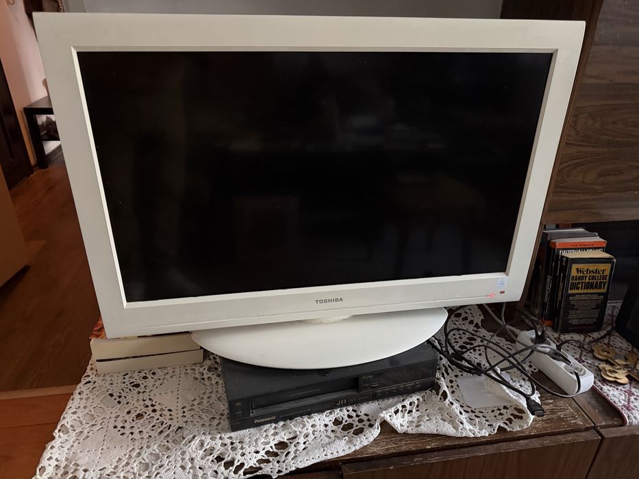 Продавам телевизор Toshiba 32” модел 32AV034G