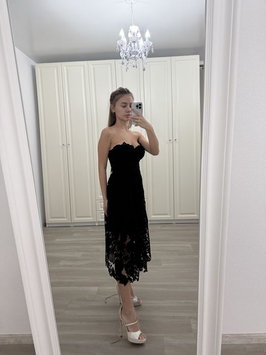 Rochie de eveniment din dantela neagra stare foarte buna