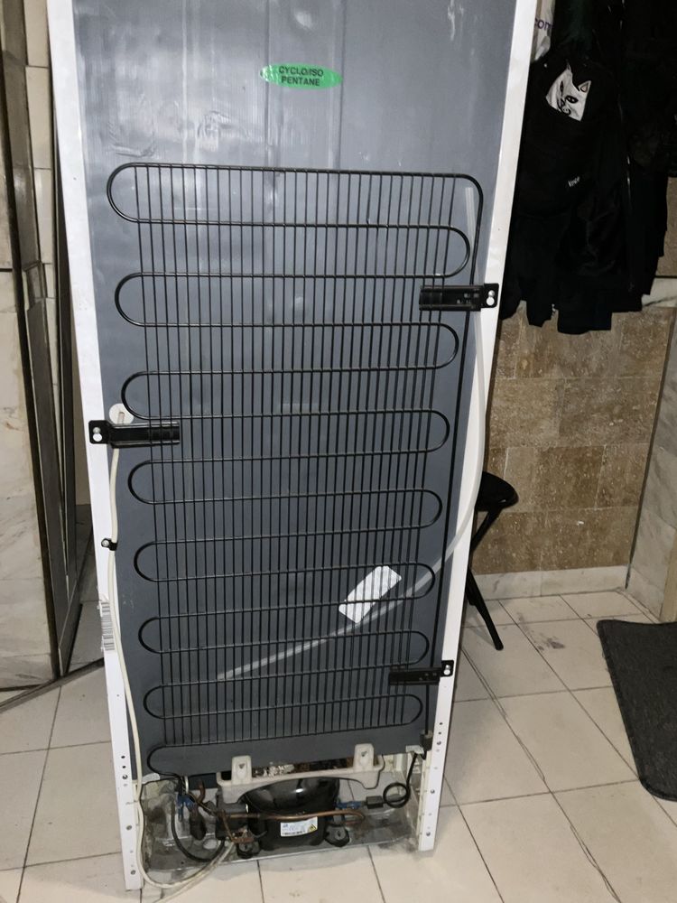 Хладилник Crown GN 2601 включва се, но не охлажда