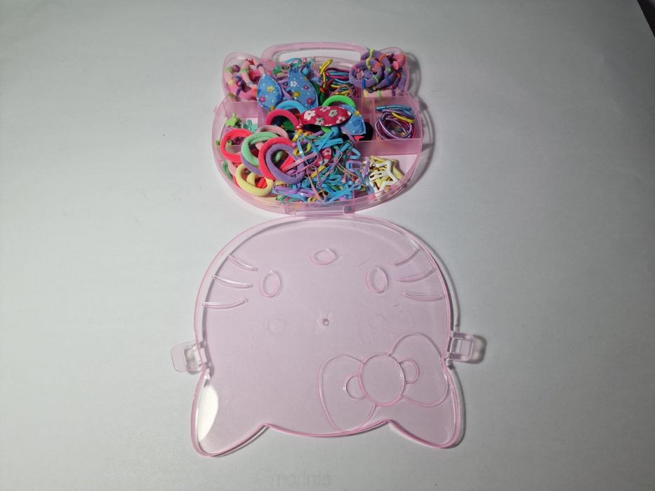 Cutie Hello Kitty cadou Craciun cu peste 400 elastice par colorate