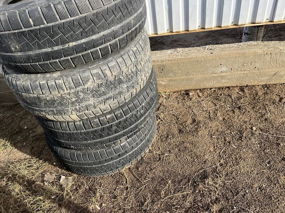 Продам зимние покрышки 225/55 R17