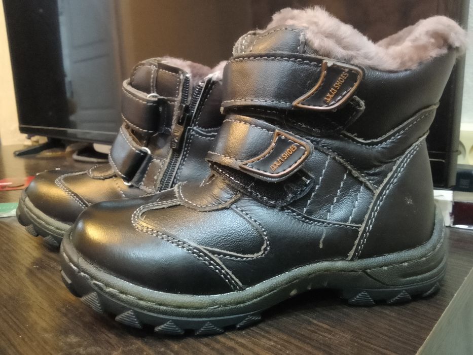 Продам зимнии детский ботинки и осеннию куртку