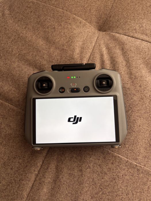 DJI AIR 3 fly more combo оставаща гаранция пълен комплект