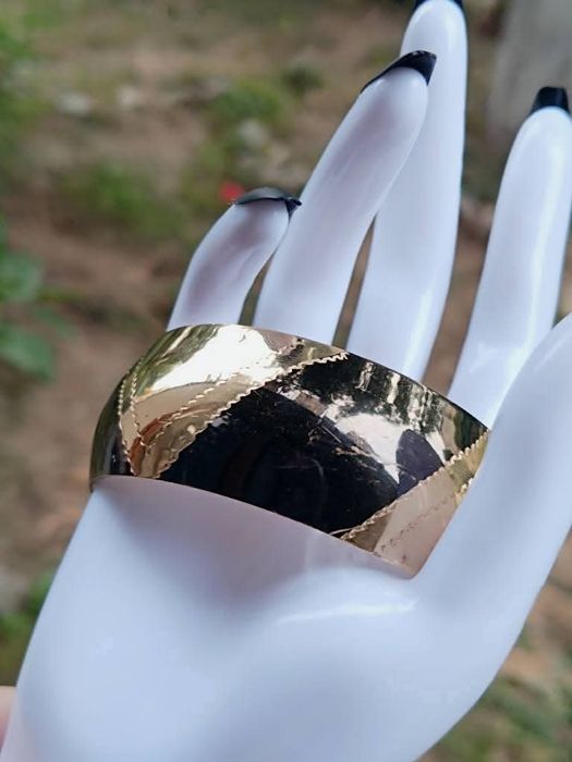 Veche bratara fixa de alama