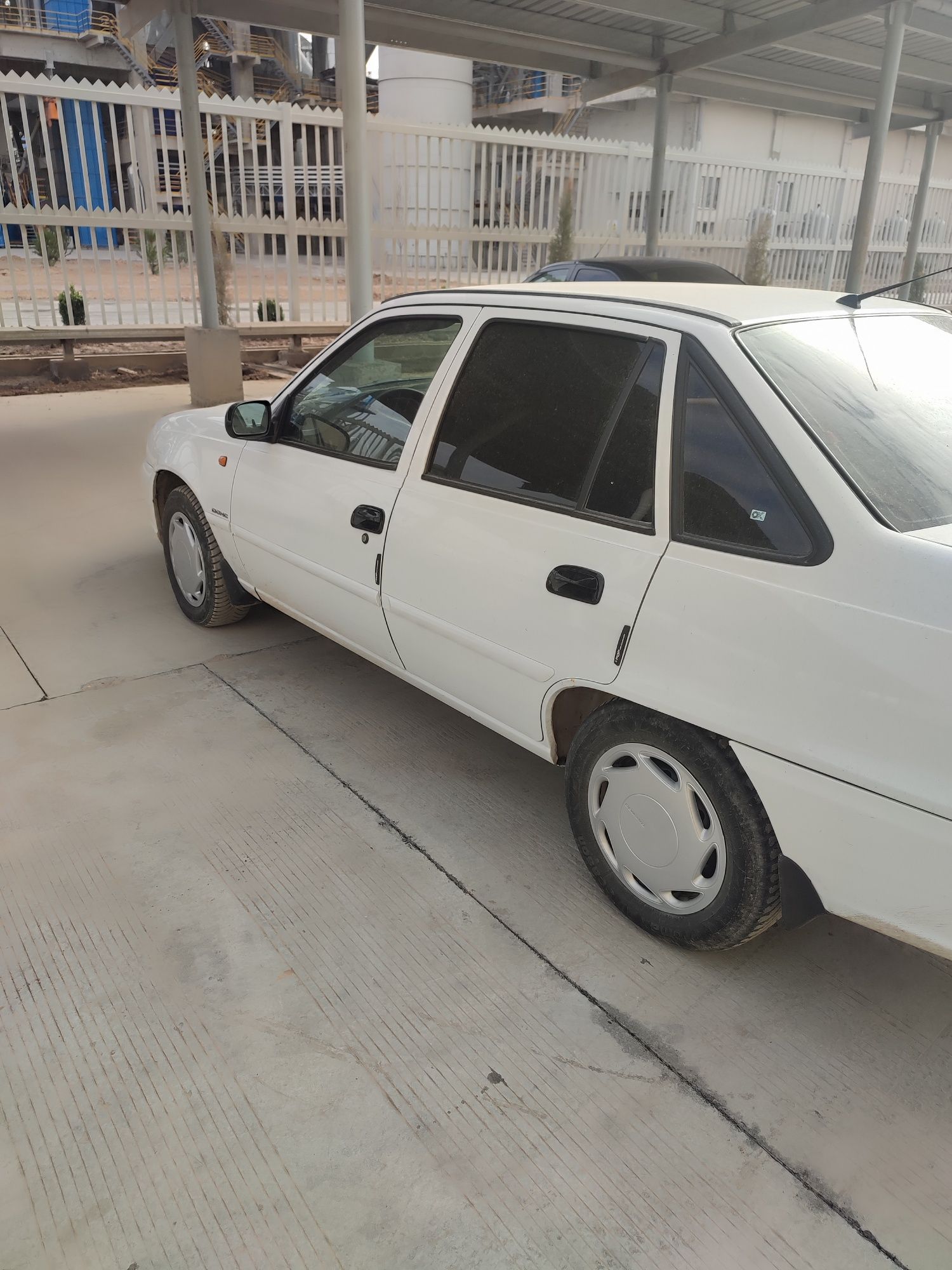 Daewoo Nexia.  2