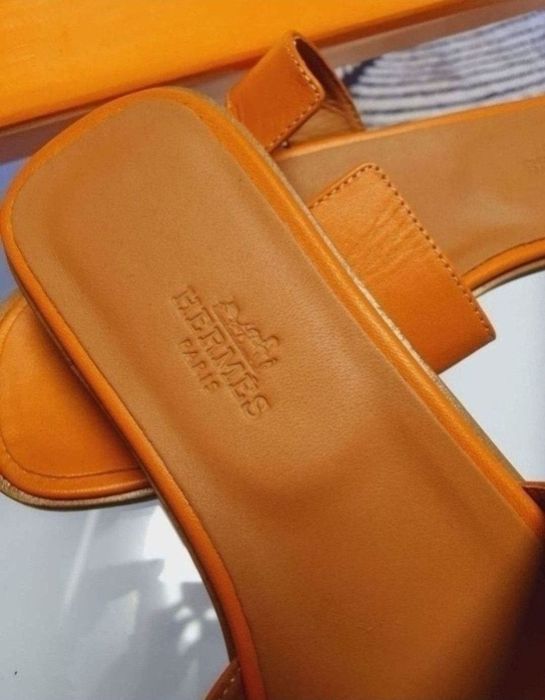 Papuci H. E. R. M. E. S piele