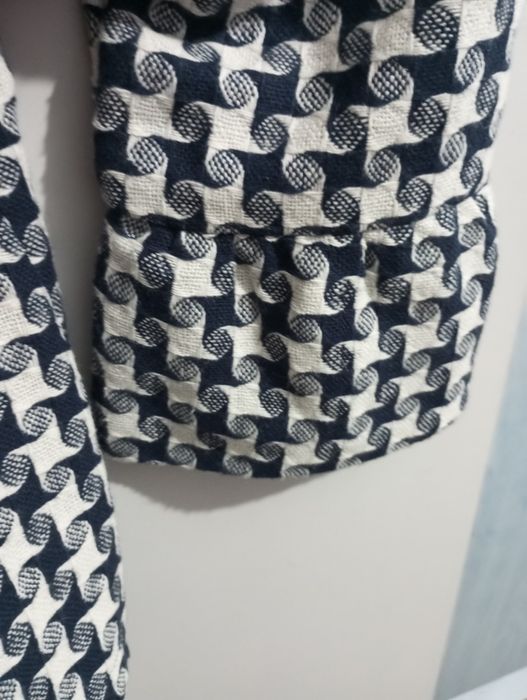 Jachetă cu mânecă trei sferturi, mărimea L. Transport 5 lei