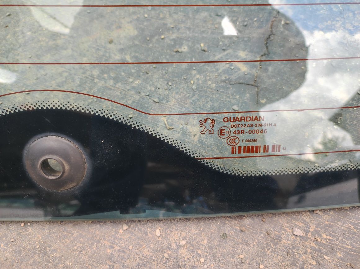 Задно стъкло(багажник)за Пежо-308(хечбек).