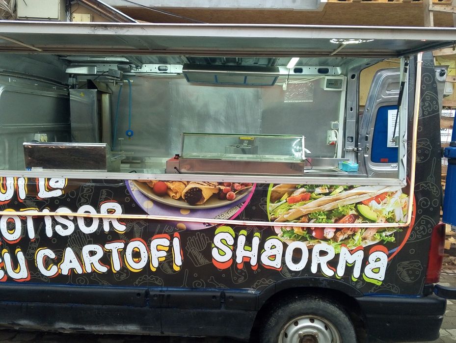 Vând food truck mobil