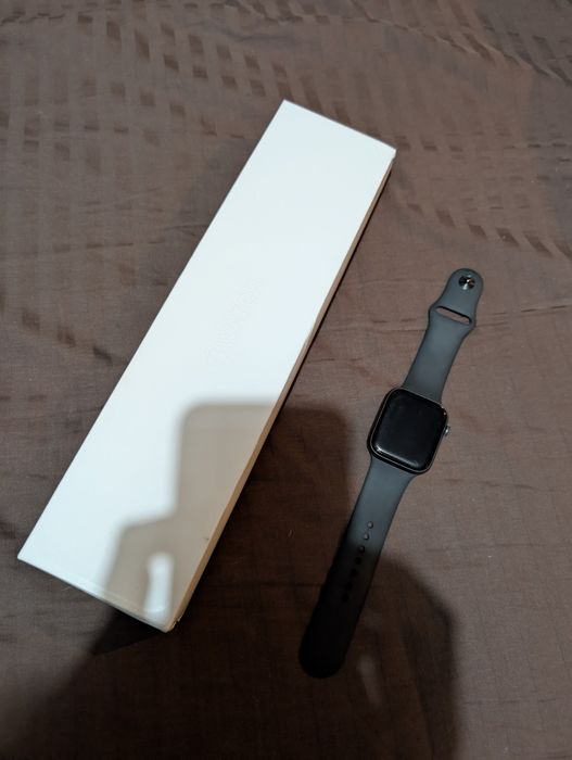 Apple Watch Series 6 (44 мм).