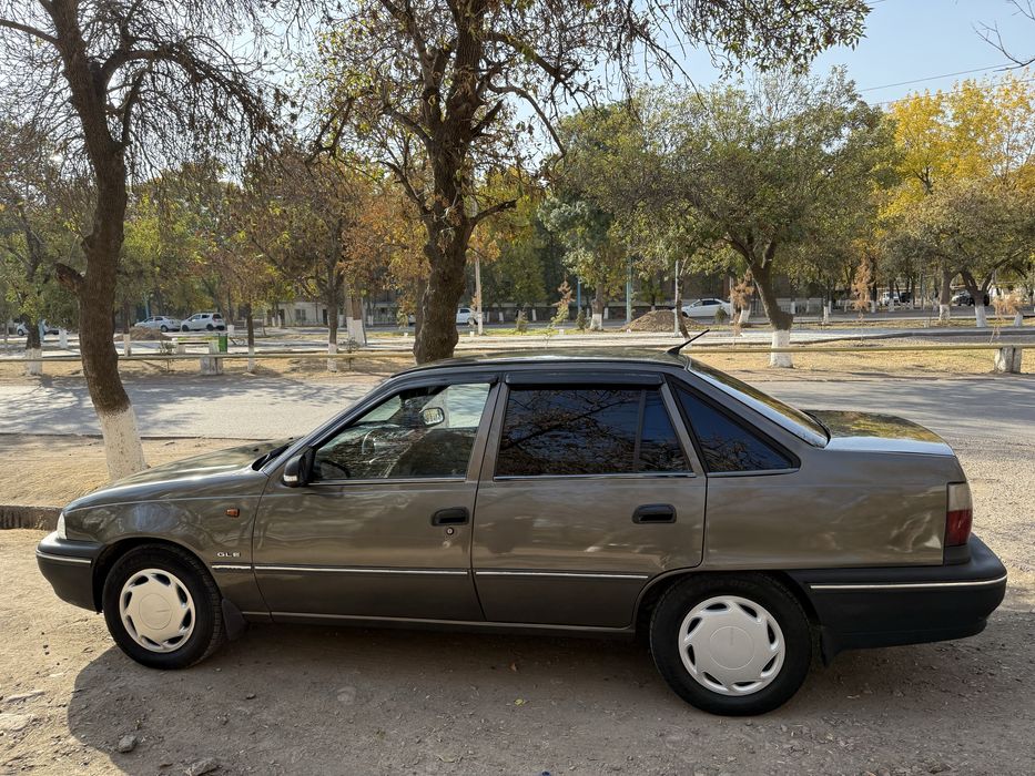 Nexia 1 Daewoo 2000-yil holati ideal sotiladi !!!