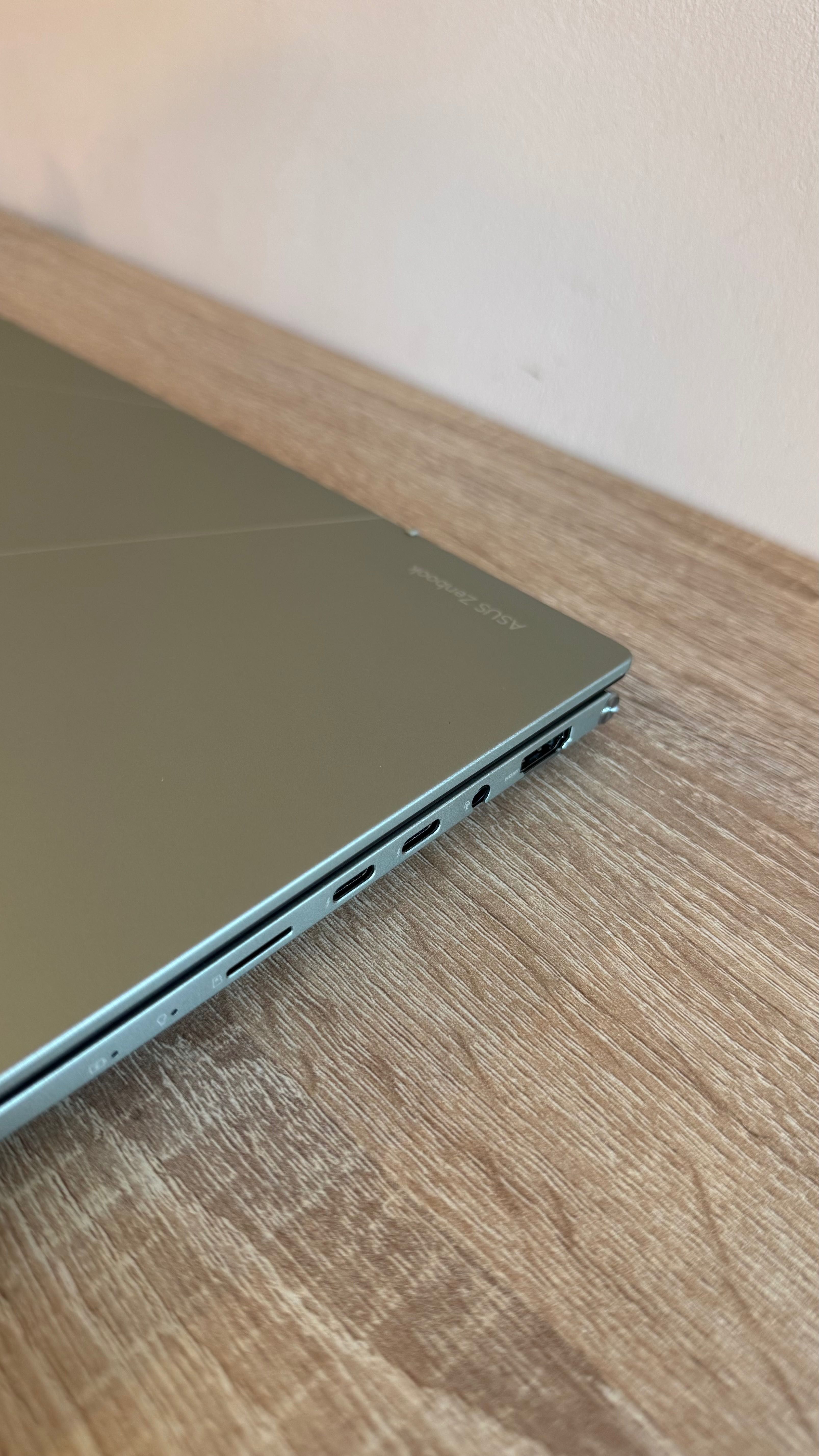 Asus Zenbook 14” 1 TB SSD OLED Display