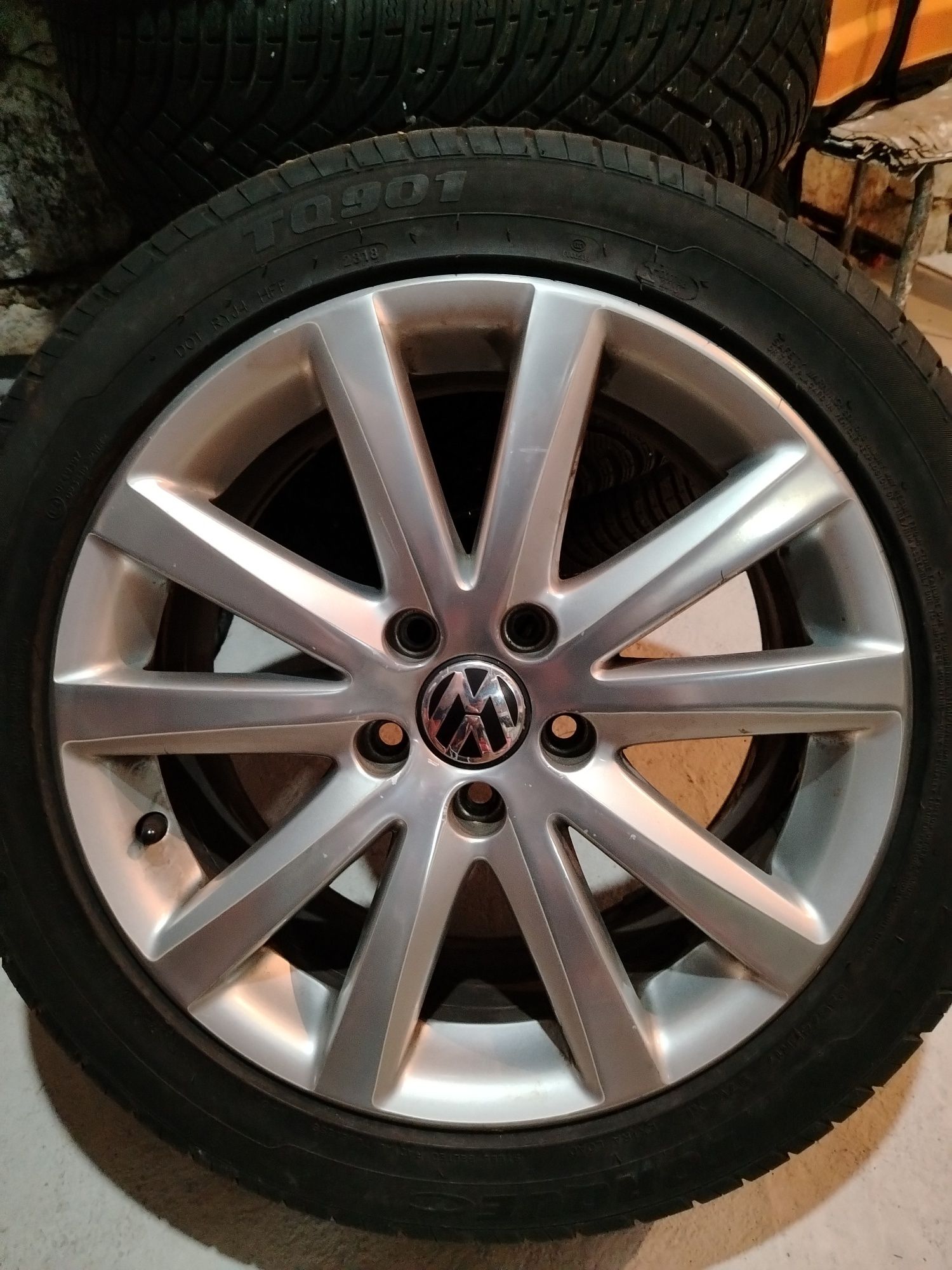 Гуми с джанти от Passat B6 2010г  242/45 R17  VW, Audi и Skoda