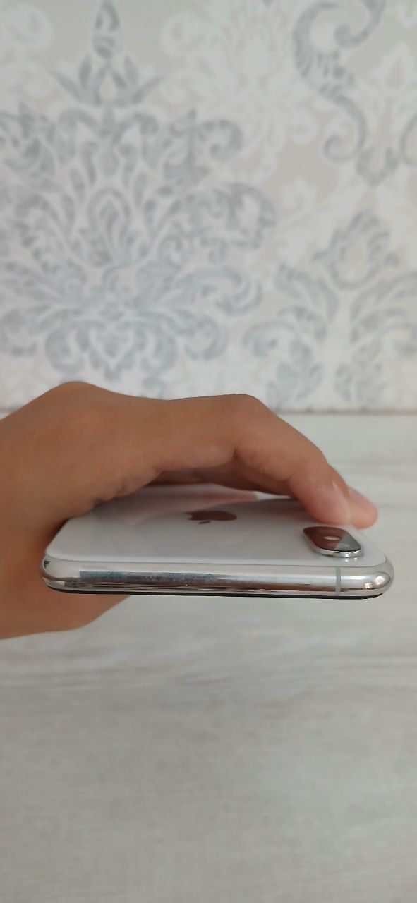 Продаётся IPhone xs max 512gb свет Silver отличной состояние