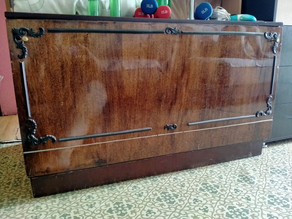 Продам тумбочку полированную габариты 122×66×44