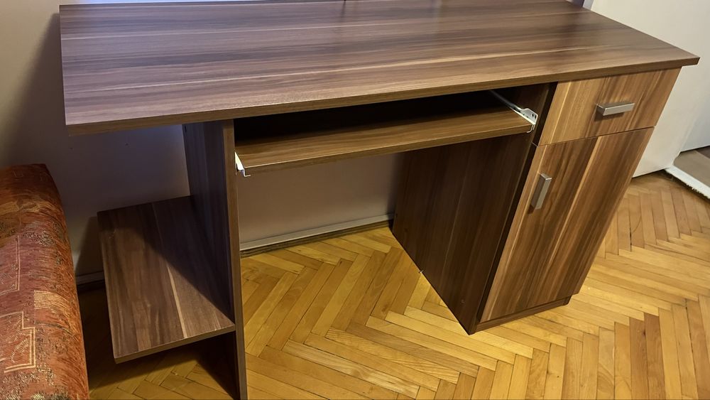 Birou de vanzare, 100ron.