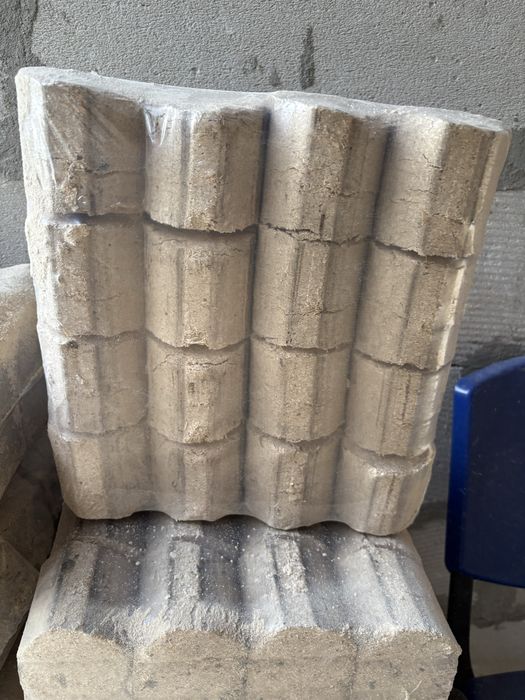 Presa brichete rumegus