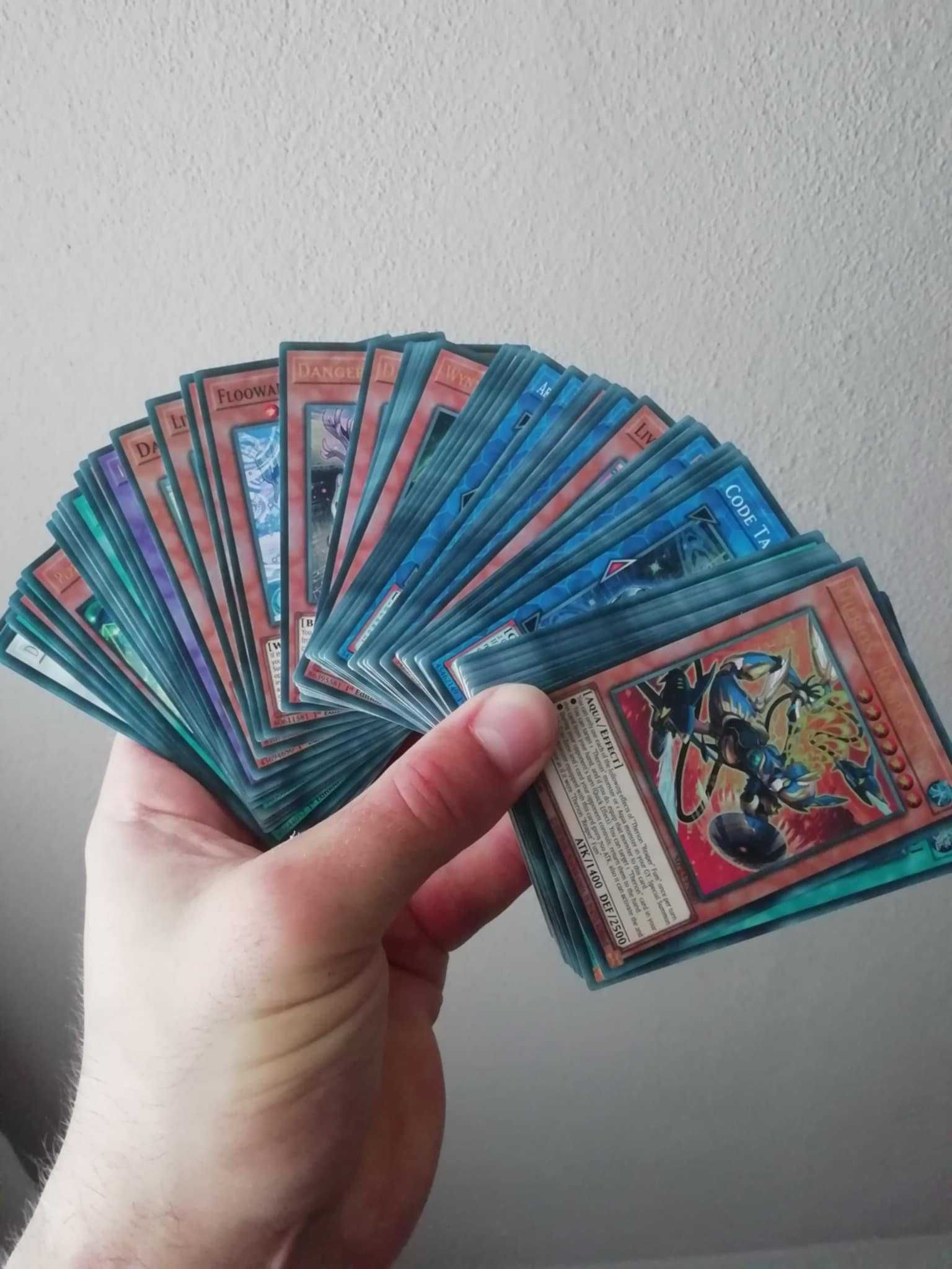 300 Yugioh Карти 70 от които са фойл с колектор реар
