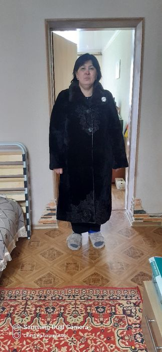 Продается женская Шуба б/у, цигейковая с норковым воротником, 54-56 ра
