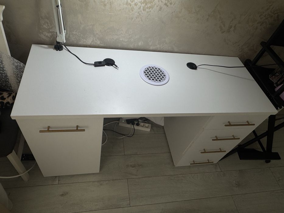 Vand masa manichiura cu aspirator incorporat