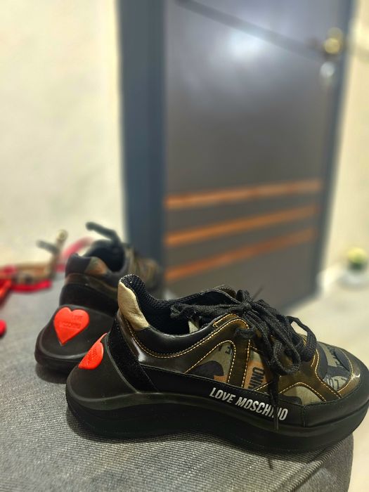 ОРИГИНАЛНИ love moschino