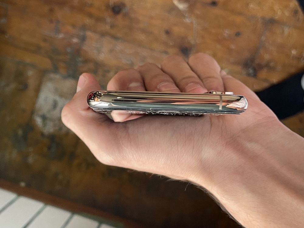 iPhone Xs 64Gb holati chotki