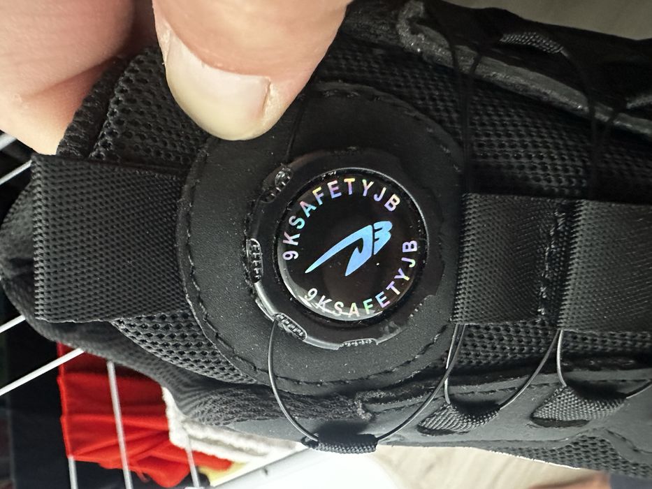 Adidasi/bocanci safety cu bombeu metalic marimea 41