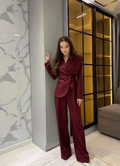 Есть кастюм двойка