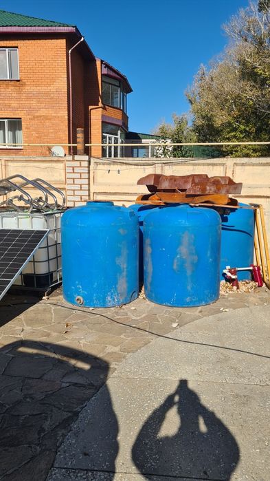 Продам бочки 1000 литров.