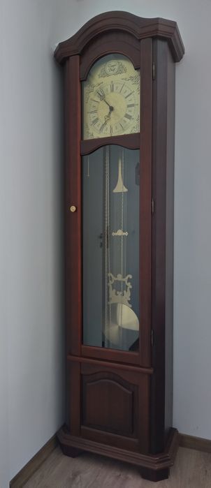 Старинен махагонов стоящ часовник