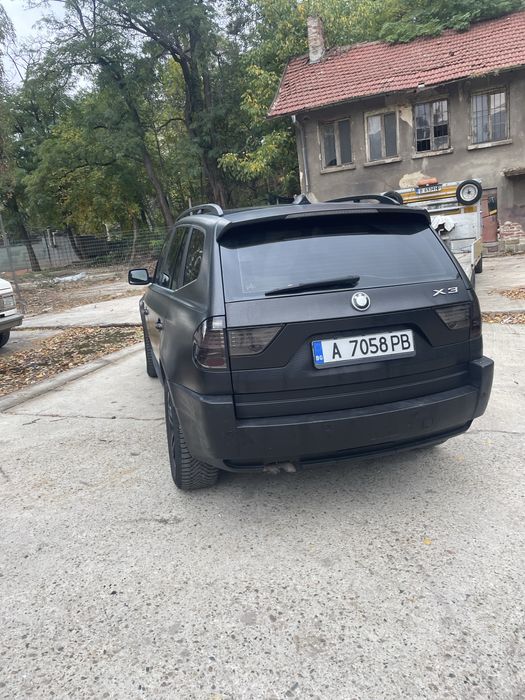 Продавам Bmw x3 204 кс автомат черен мат