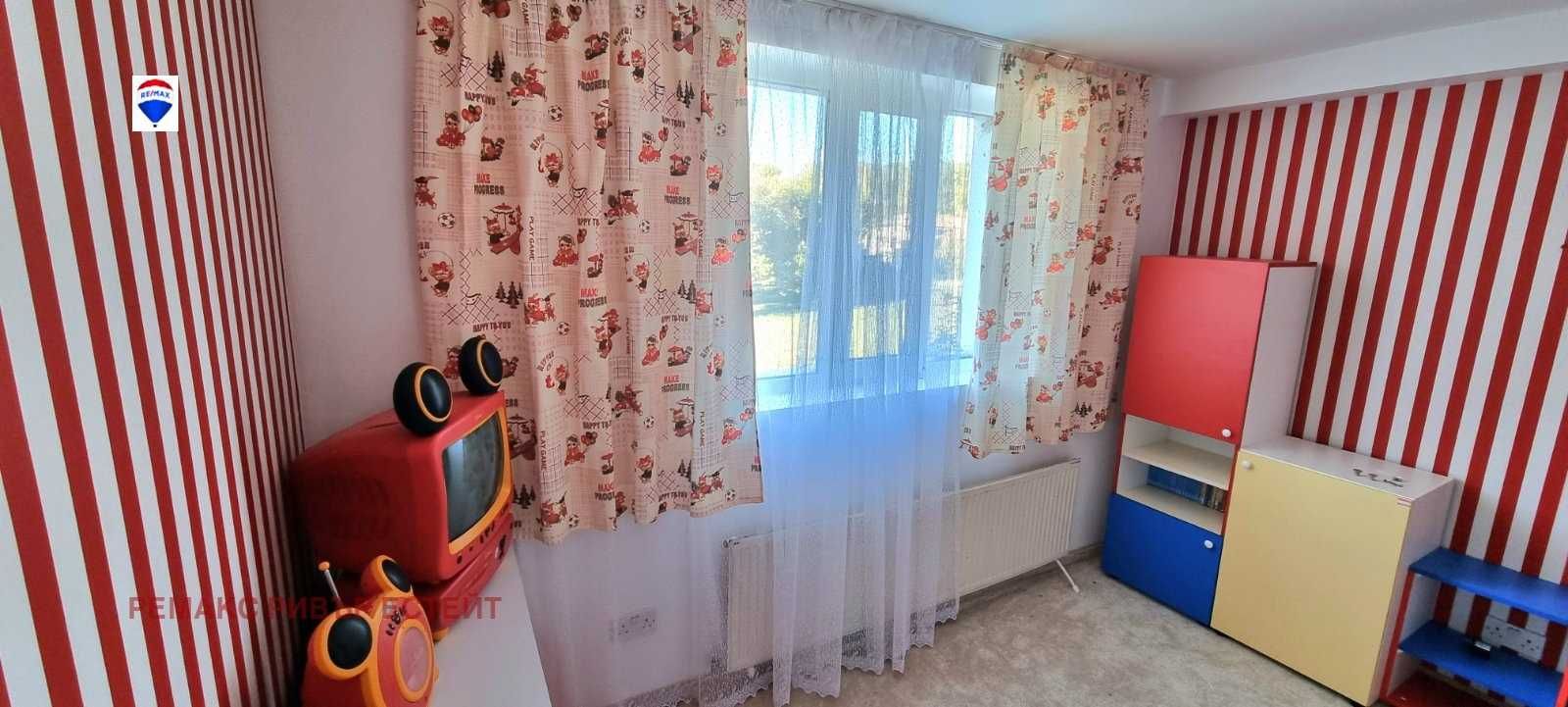 Къща на три етажа за продажба в с. Ряхово, обл. Русе