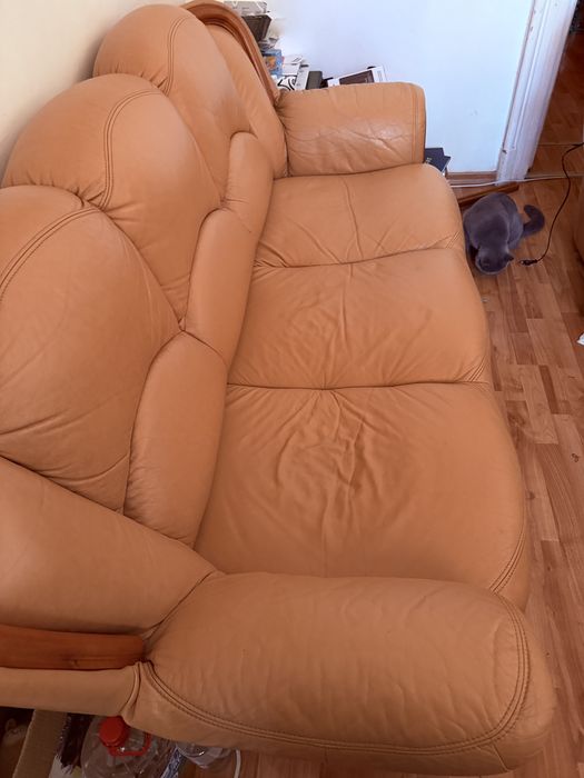 Vand canapea extensibila si doua fotolii din piele naturala