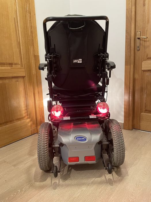 Carucior electric Invacare Kite pentru persoane cu dizabilitati
