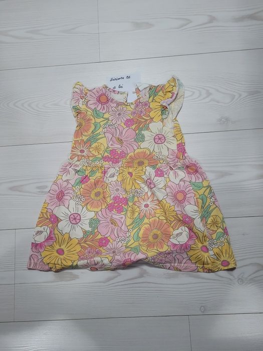 Vand haine mărimea 86,preț pe bucata
Nu asigur transport