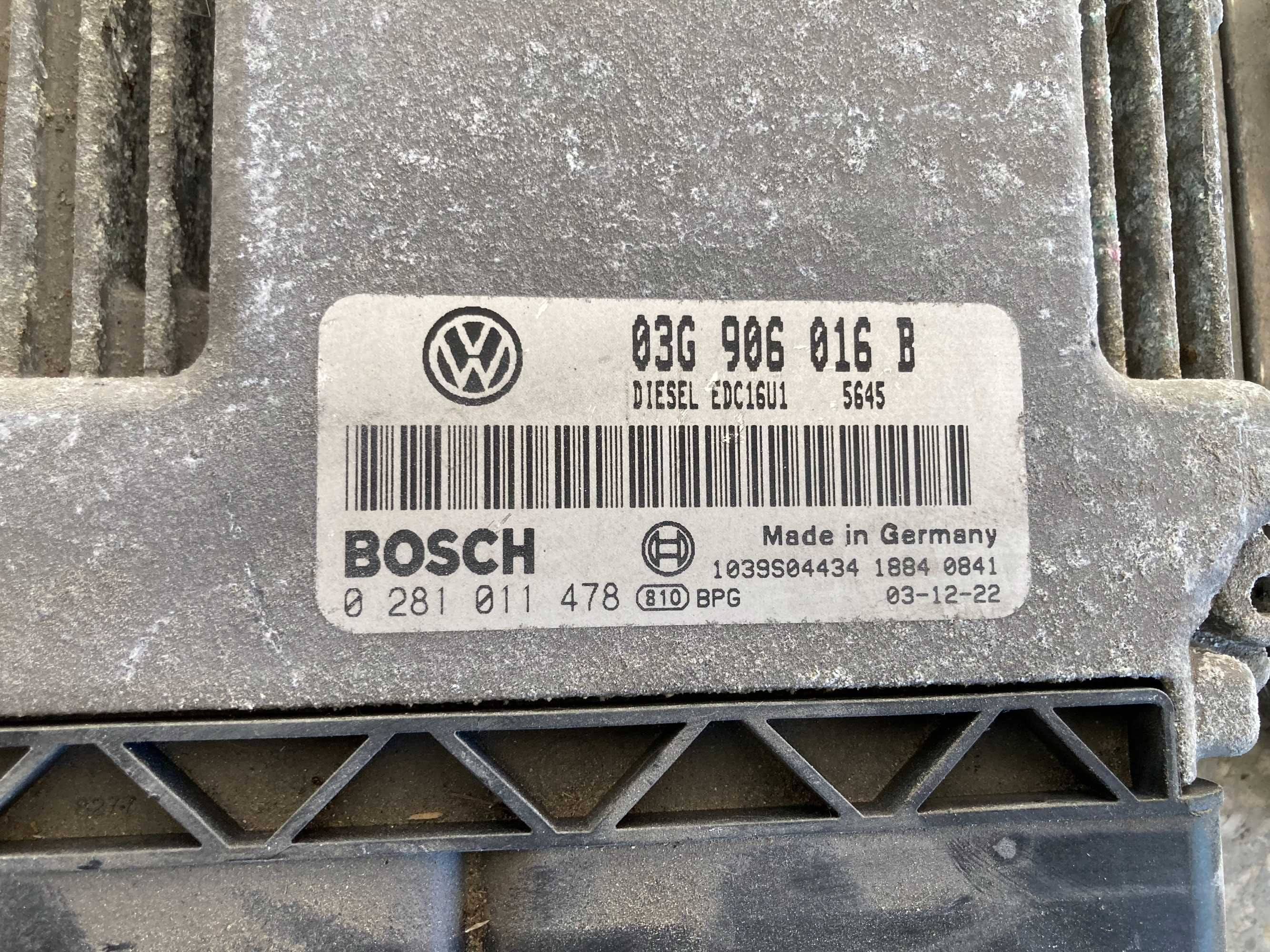 Компютър еку ecu електронен блок двигател Голф 5 1.9тди 105кс BKC