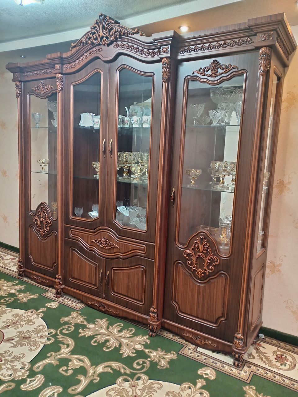 Горка сервант почти новый