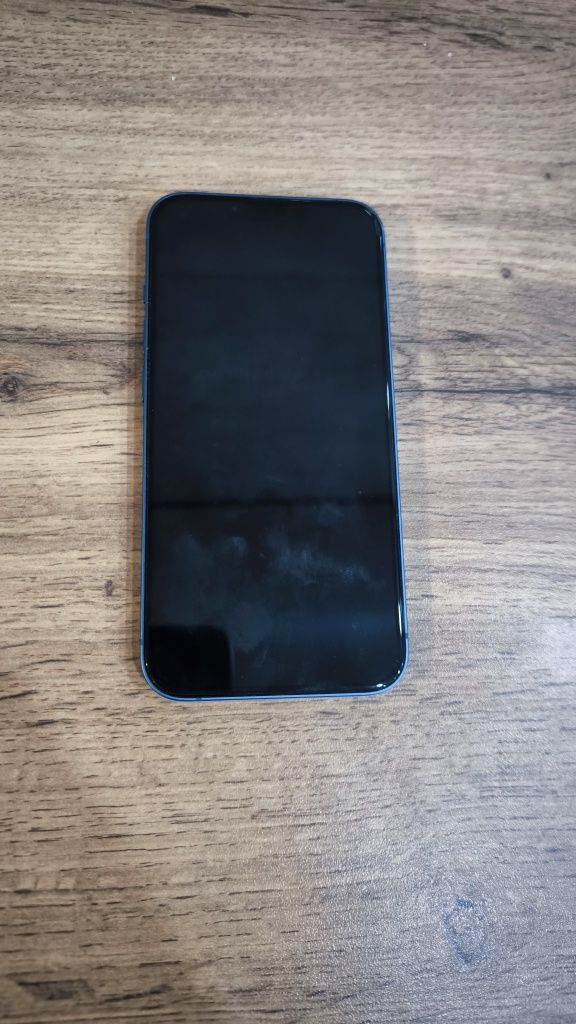 Продам iPhone 13