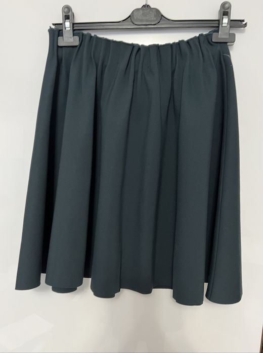 Fustă scurtă, nouă,  Zara, culoare verde, marimea  S