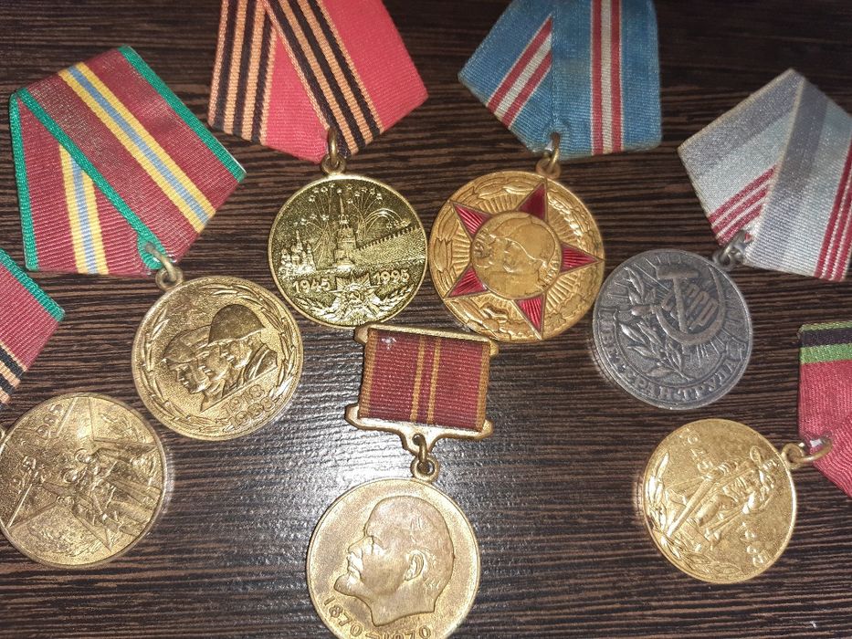 Медали, рубли и копейки