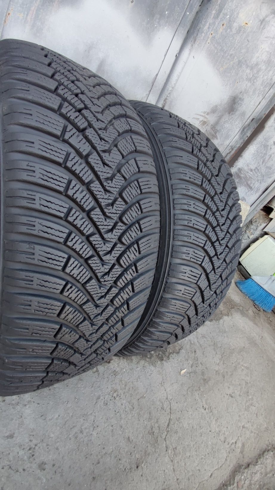 2бр. зимни гуми 205/55/16 Falken Euro Winter 
dot 22
8mm
Много добро с