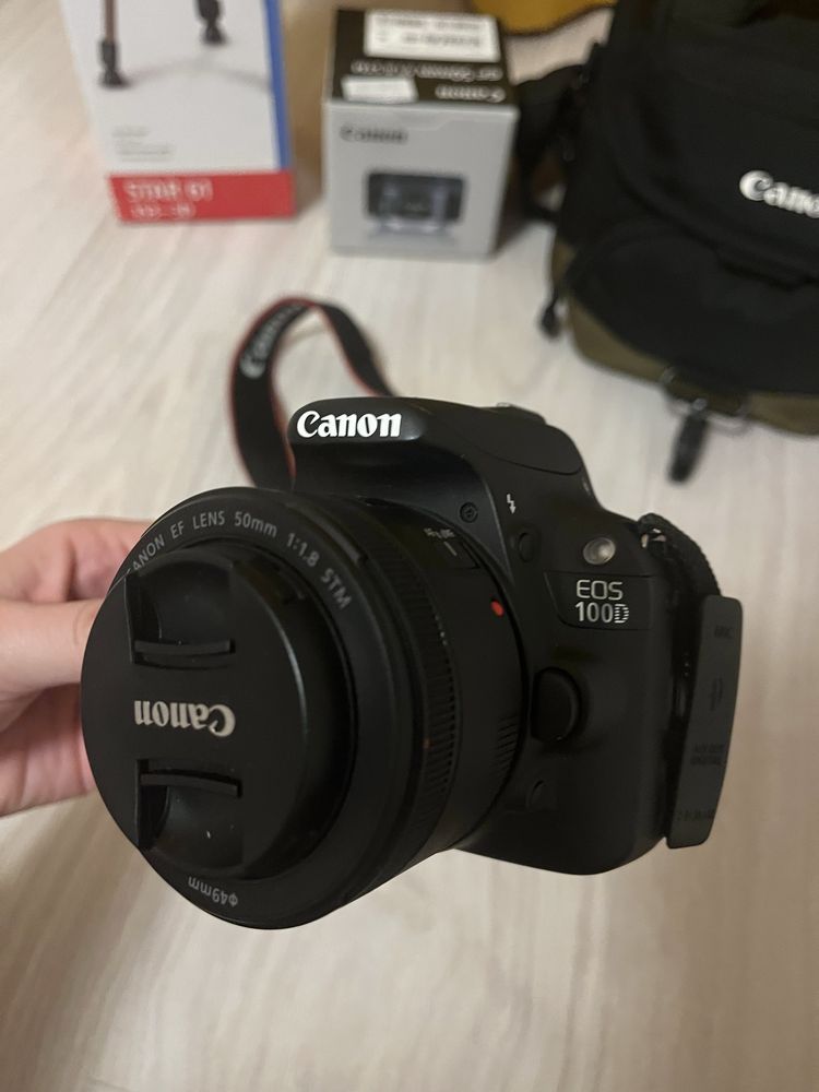 Canon EOS 100 D + допълнителен обектив + статив + чанта