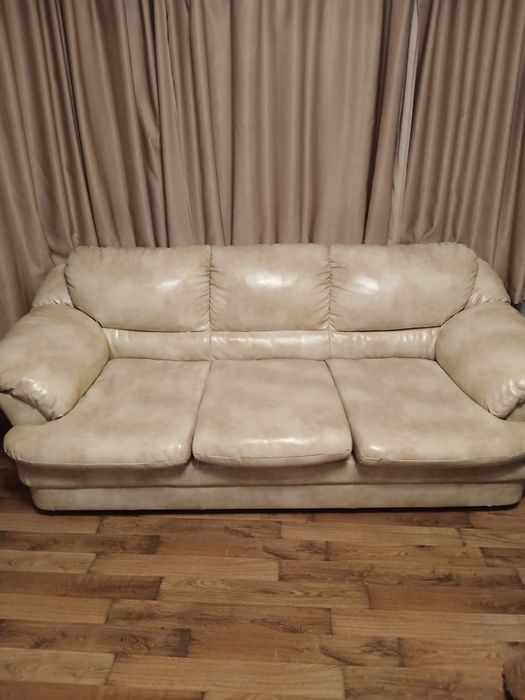 Кожени дивани 2бр.