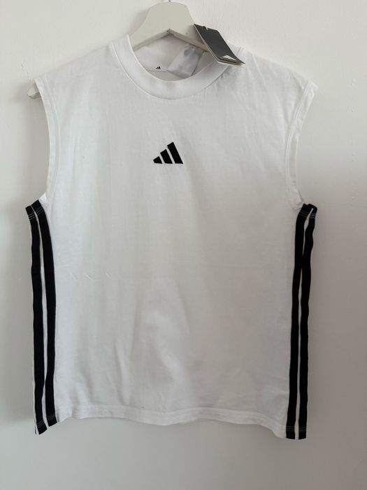 Maiou adidas nou cu eticheta